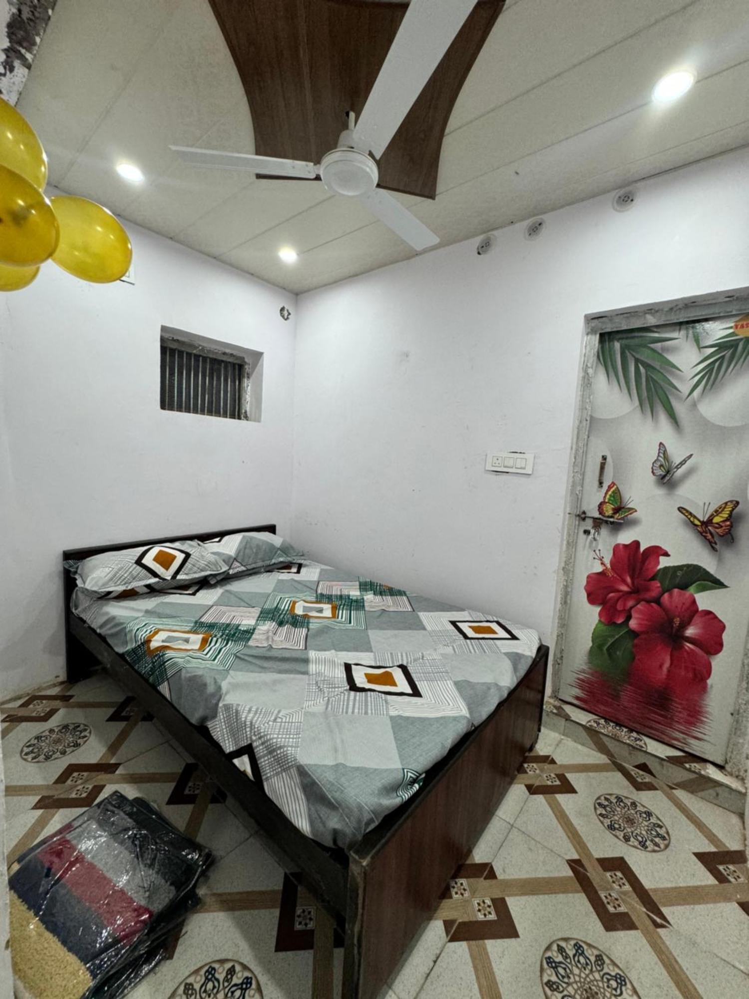 Pakhi Residency Hotel Vrindāvan Eksteriør billede