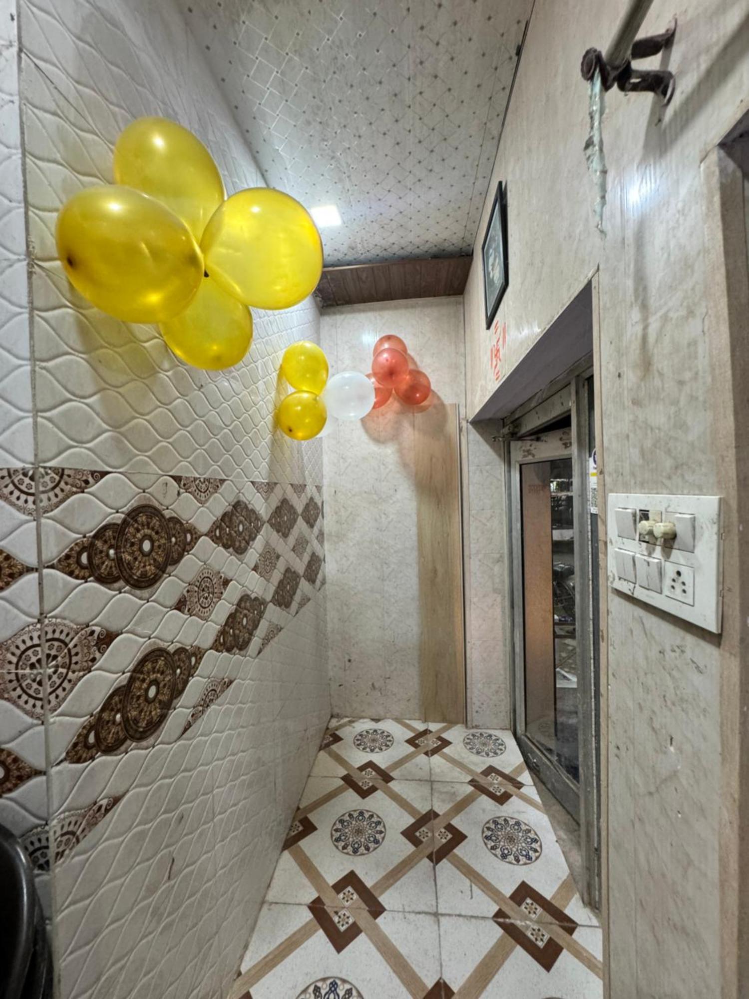 Pakhi Residency Hotel Vrindāvan Eksteriør billede