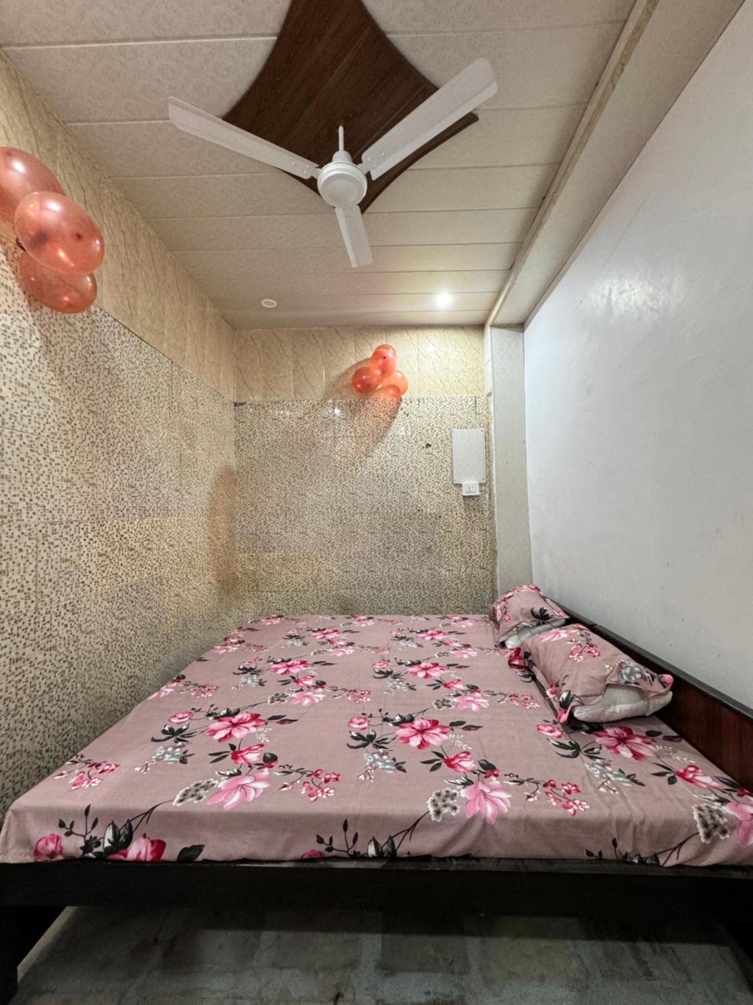 Pakhi Residency Hotel Vrindāvan Eksteriør billede