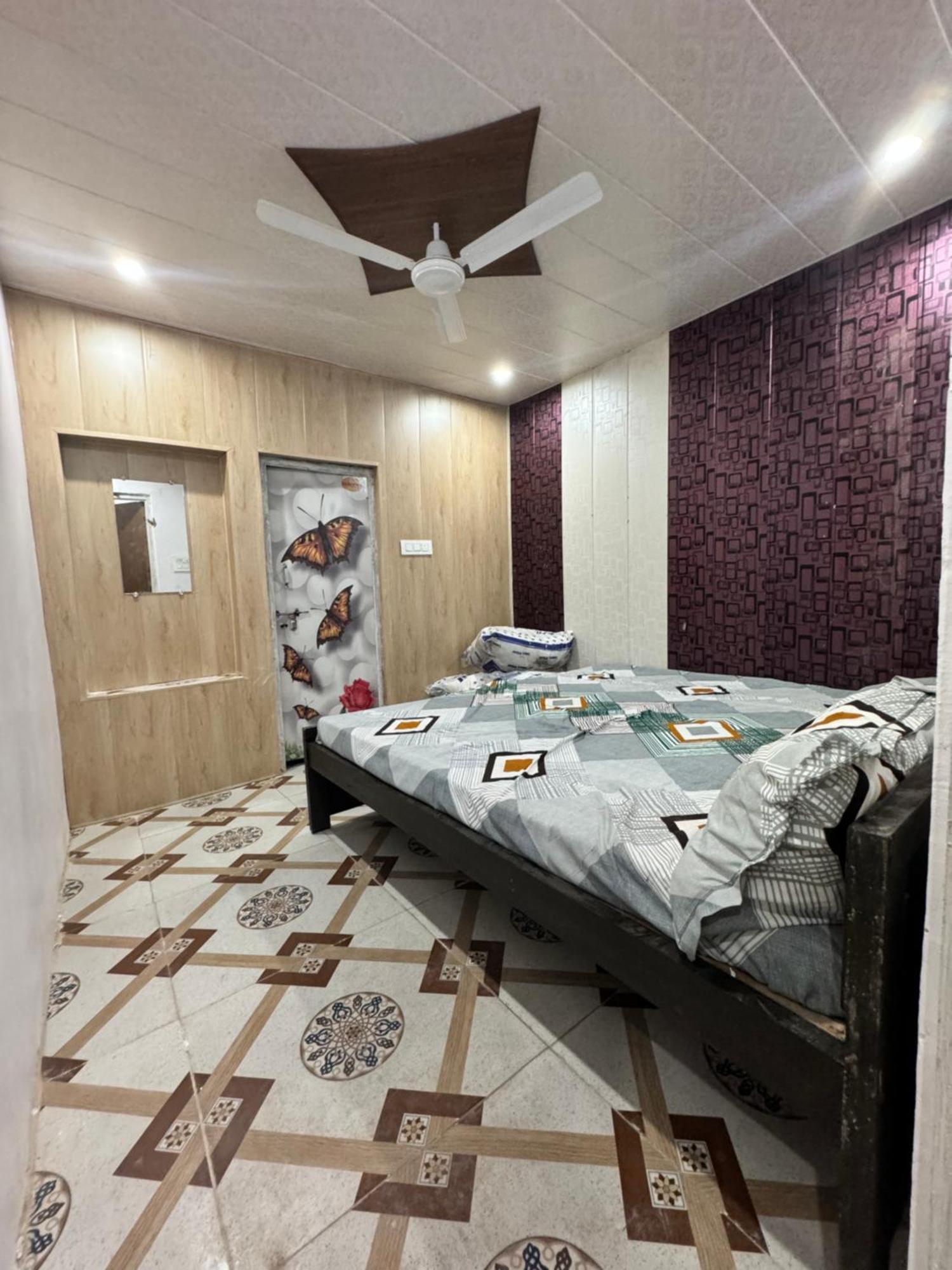Pakhi Residency Hotel Vrindāvan Eksteriør billede