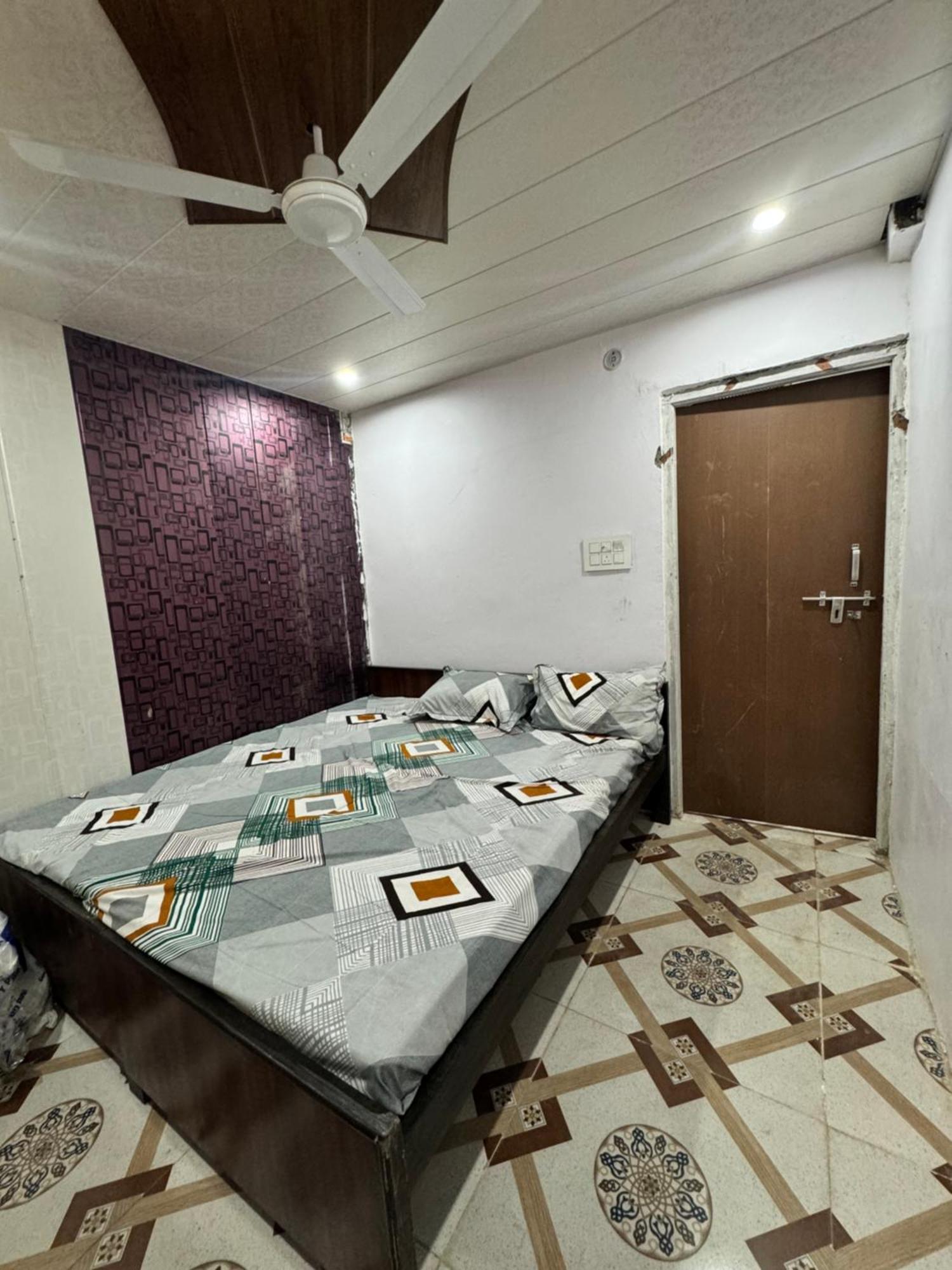 Pakhi Residency Hotel Vrindāvan Eksteriør billede
