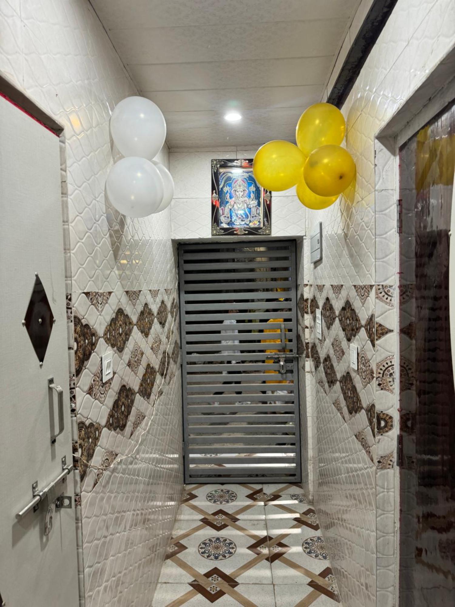 Pakhi Residency Hotel Vrindāvan Eksteriør billede