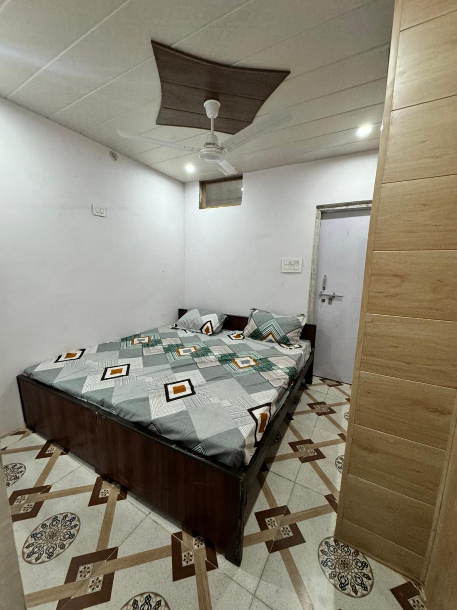 Pakhi Residency Hotel Vrindāvan Eksteriør billede