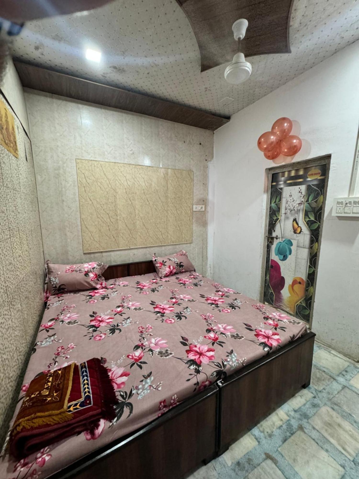 Pakhi Residency Hotel Vrindāvan Eksteriør billede